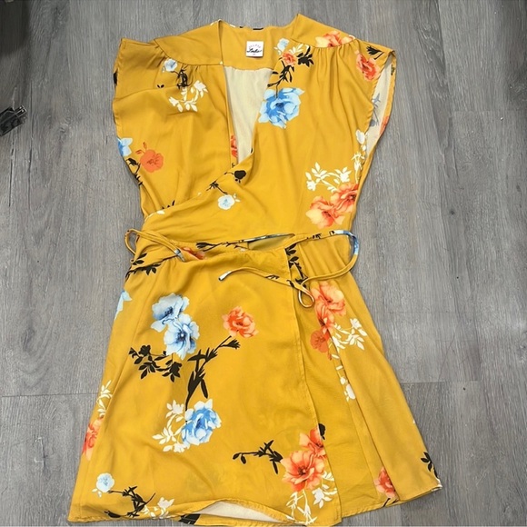 SELFIE LESLIE * azealia mustard floral wrap dress size med - Picture 5 of 7